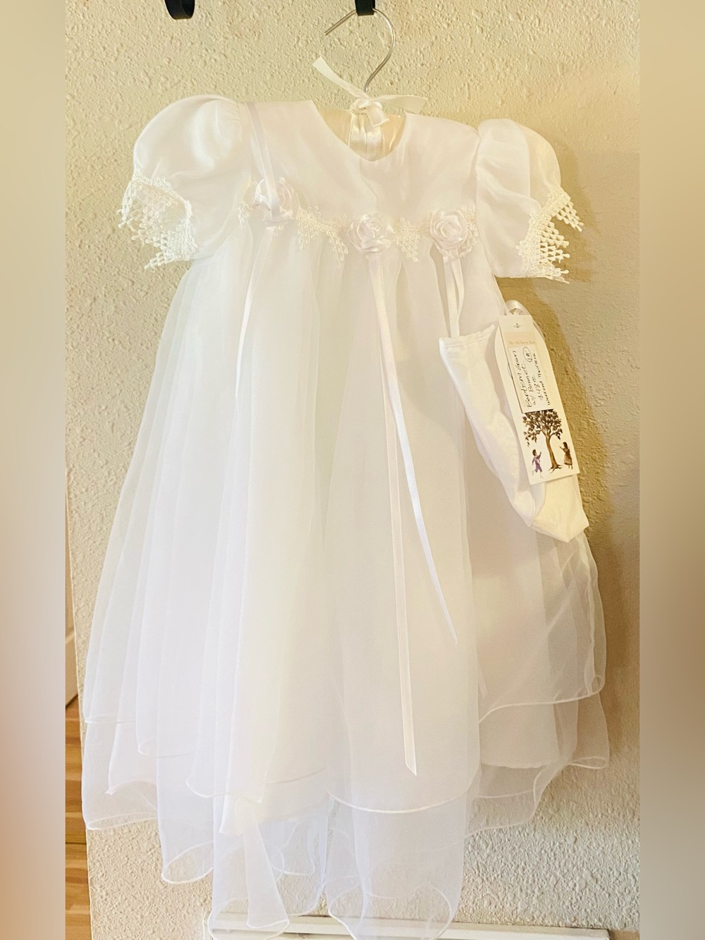 White Girls' Christening / Special Occasion Dress
Size: 0-3 months 
With Bonnet